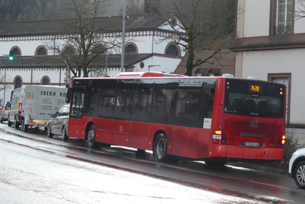 Der Regiobus kommt in Schramberg an - und wird zum Stadtbus. Foto: him