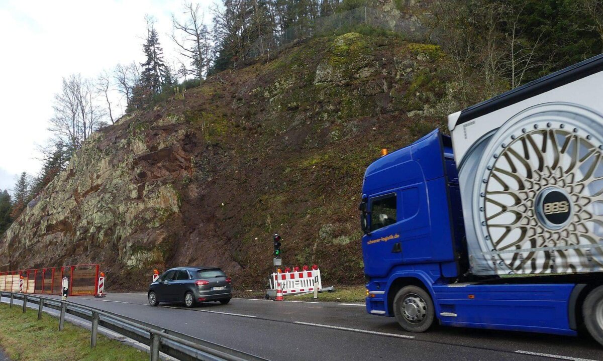 Der Verkehr rollt wieder – auch der des benachbarten Felgenherstellers. Foto: him