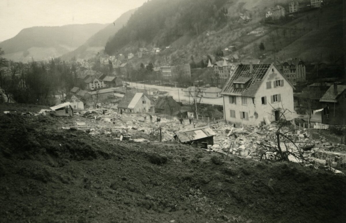 Das Angriffsgebiet mit den zerstörten und beschädigten Gebäuden in der heutigen Landenbergerstraße und dem Bahnhof. Foto: Stadtarchiv Schramberg