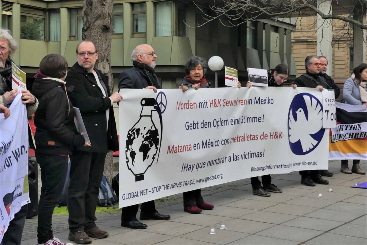 Demonstranten vor der Urteilsverkündung im Mexikoprozess im Februar 2019 in Stuttgart. Archivfoto: him