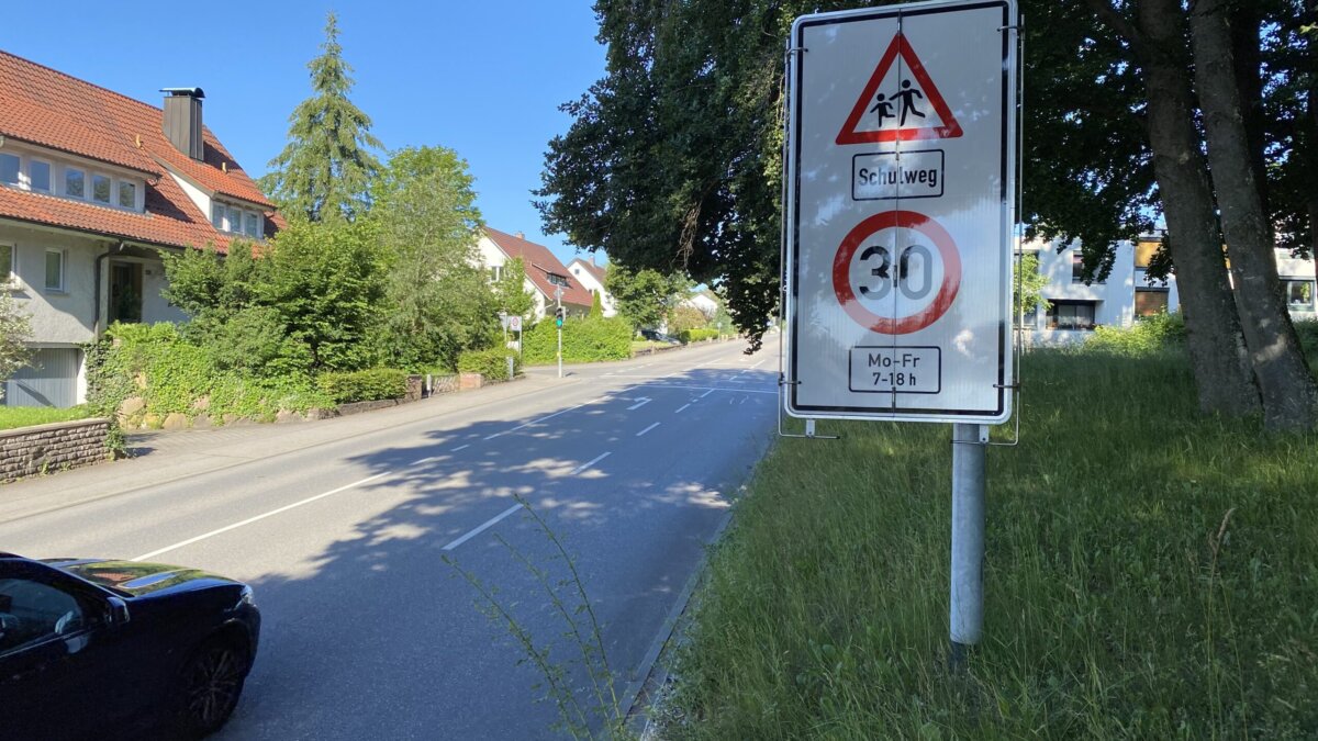 Klare Vorgaben: Beschilderung an der Heerstraße. Foto: gg