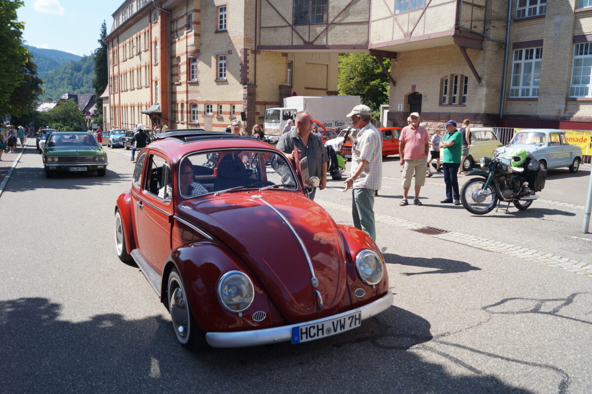Die Auto- und Uhrenwelt ErfinderZeiten bekommt ihre Garage. Unser Foto entstand bei der Veranstaltung "Wirtschaftswunder-Klassik" im August 2019. Archivfoto: Witkowski