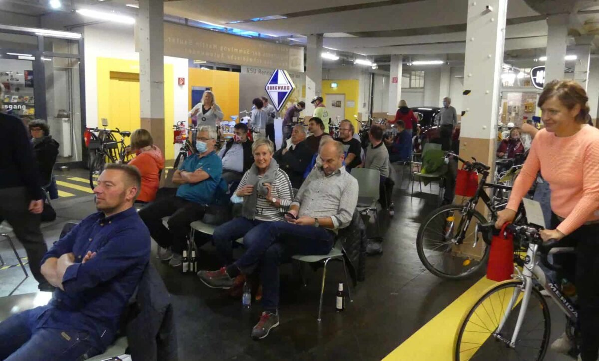 Vor dem Start des Fahrradkinos. Foto: him