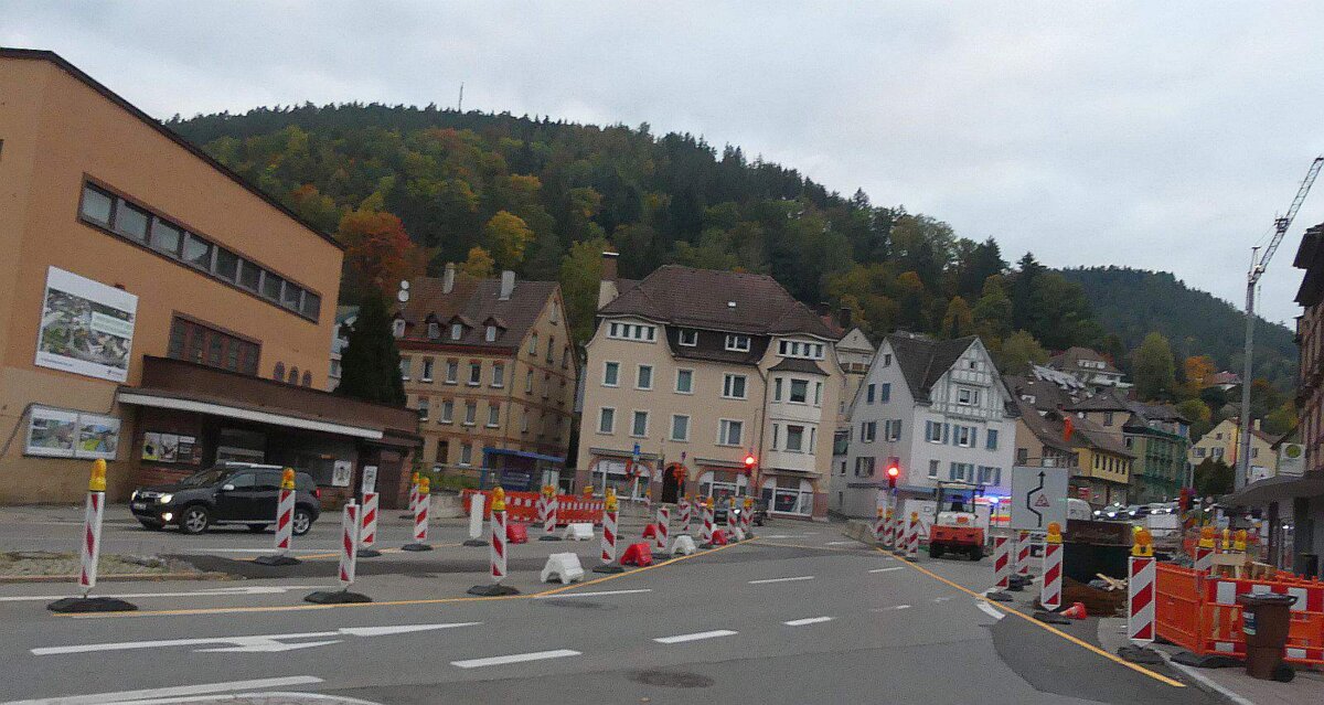 Im Zuge der Paradiesplatzbauarbeiten sollen im kommenden Jahr auch die Bushaltestellen hier barrierfrei umgestaltet werden. Foto: him