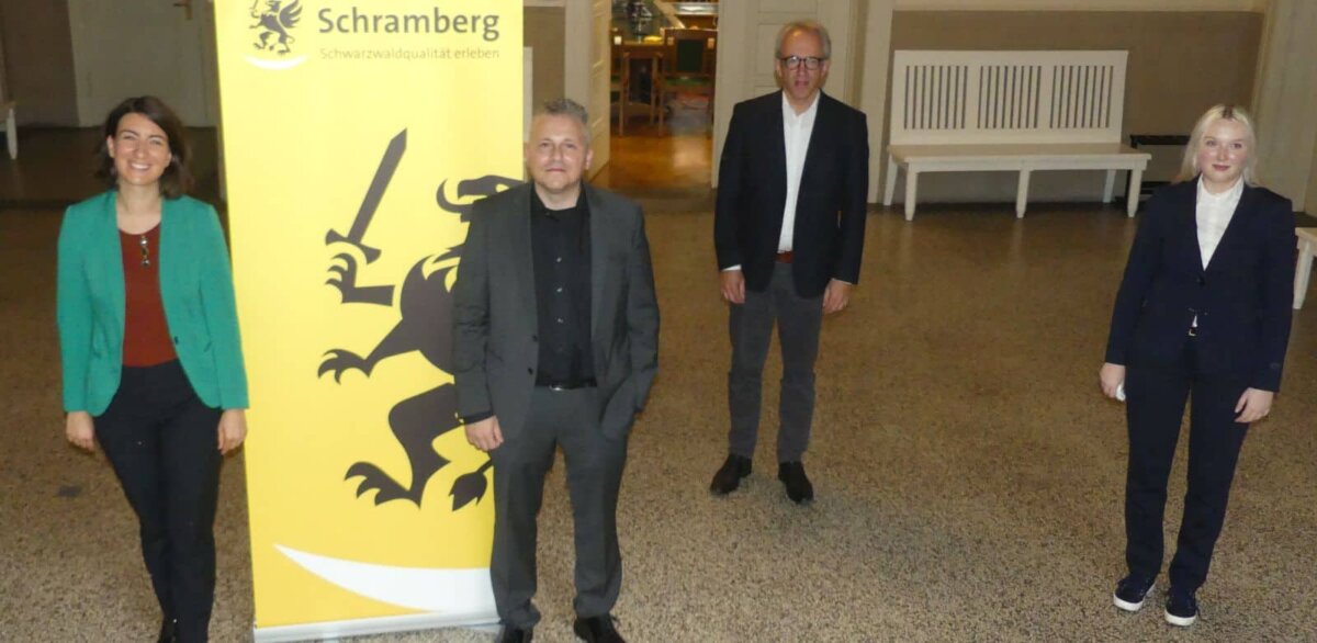 Freuen sich auf Schramberger Popup Labor (von links) OB Dorothee Eisenlohr, Norbert Fröschle (Fraunhofer IAO), Wirtschaftsförderer Manfred Jungbeck und  Christiane Siron (Fraunhofer IAO).
