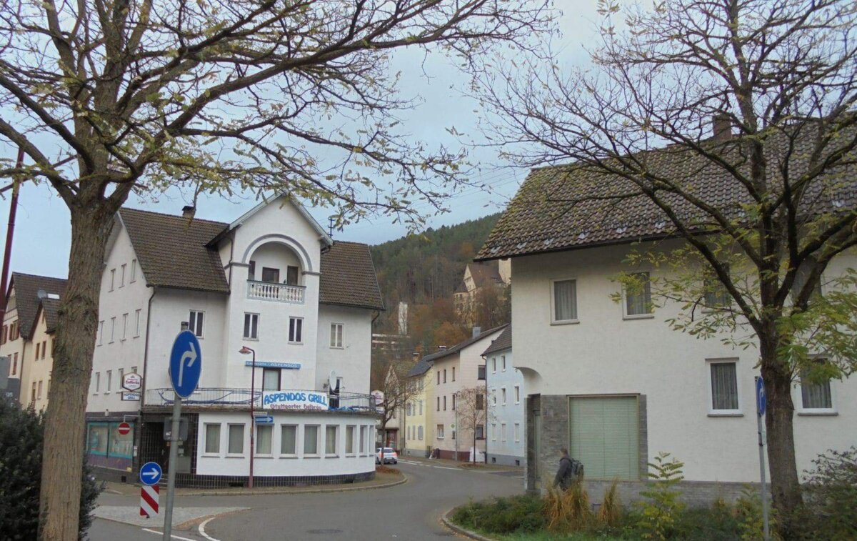 Das Sanierungsgebiet soll von hier beginnen und bs hoch zur Weihergasse, zum ehemaligen Krankenhaus und Gut Berneck reichen. Foto: him