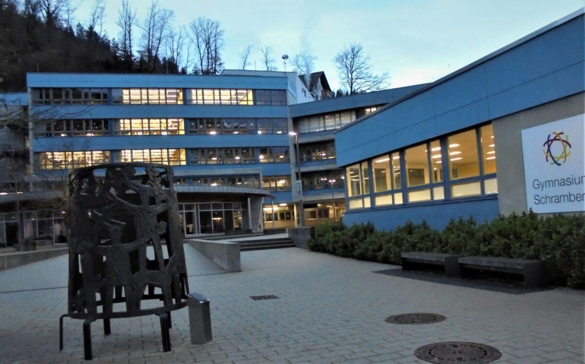 Noch brennt das Licht in vielen Klassenzimmern. im Gymnasium. Aber ab morgen wird es meistens dunkel sein bis zum 11. Januar. Foto: him