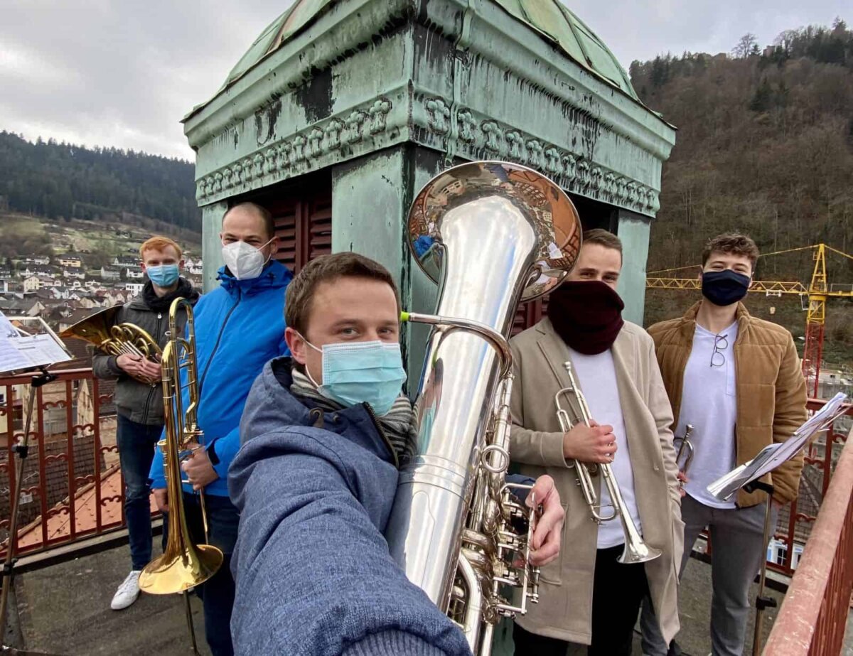 Die Schramberger Türmlebläser am 29. November coronagerecht ausgestattet. Selfie: Peter Flaig