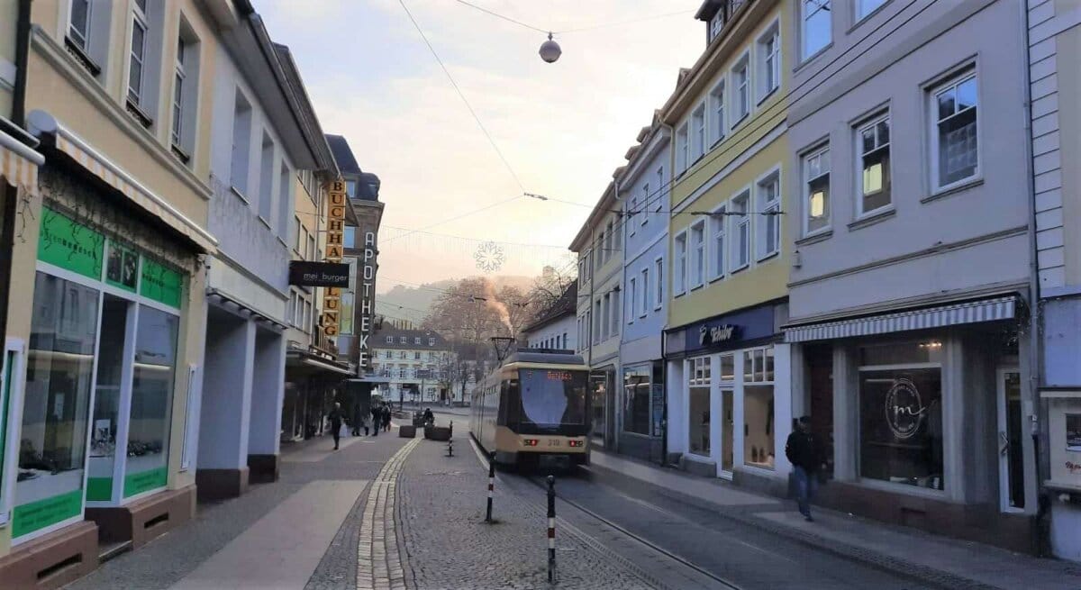 Eine Machbarkeitssudie soll klären, ob es sinnvoll ist, eine Stadtbahn - wie diese in Karlsruhe-Durlach - von Schiltach nach Schramberg fahren zu lassen. Foto: Armin Fenske