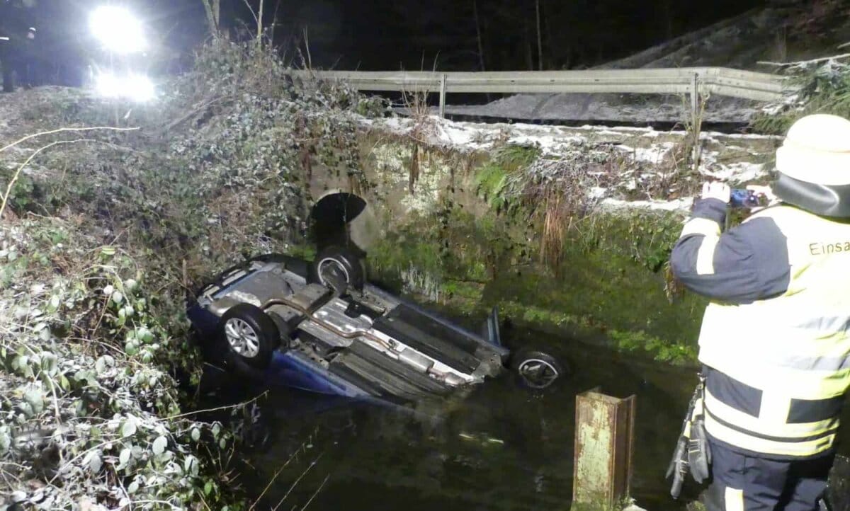 Wie durch ein Wunder blieb der Fahrer bei diesem Unfall unverletzt. Foto: him