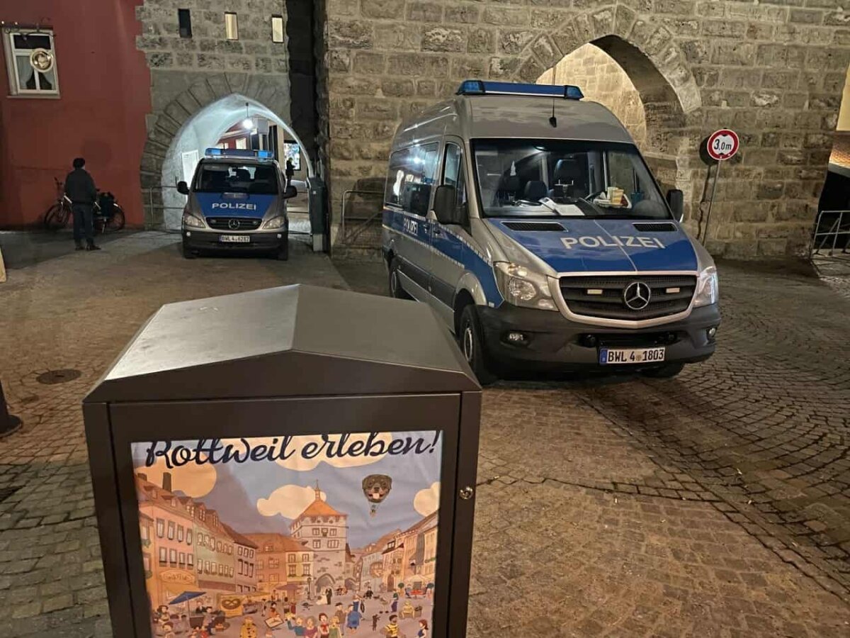 „Rottweil erleben“ in Verbindung mit dem gesperrten Schwarzen Tor. Ein Sinnbild für die Entwicklung der vergangenen Wochen. Foto: privat