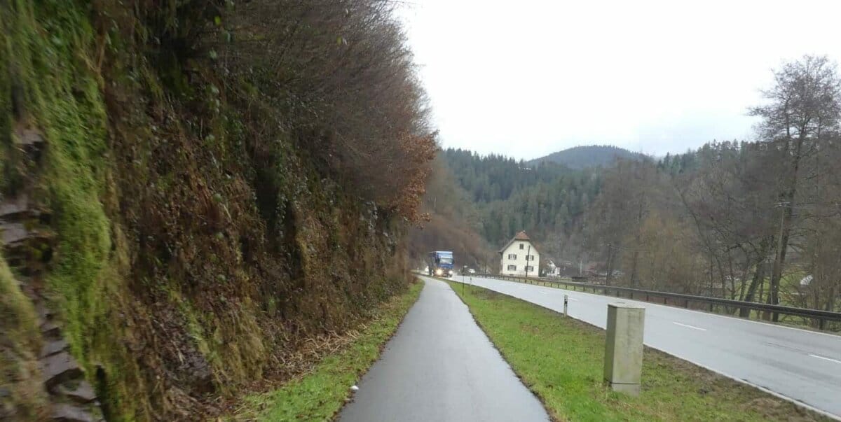 Bahn Rad Straße Fluss 140322