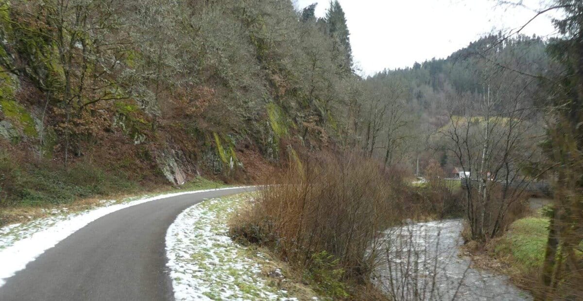 Fels Bahn Fluss eng 140322