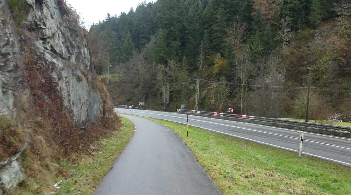 Fels Bahn Straße Fluss Hinterhof 140322
