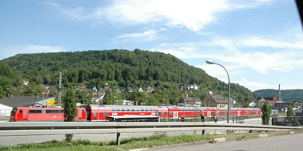 Ein Zug auf der Gäubahn. Archiv-Foto: him