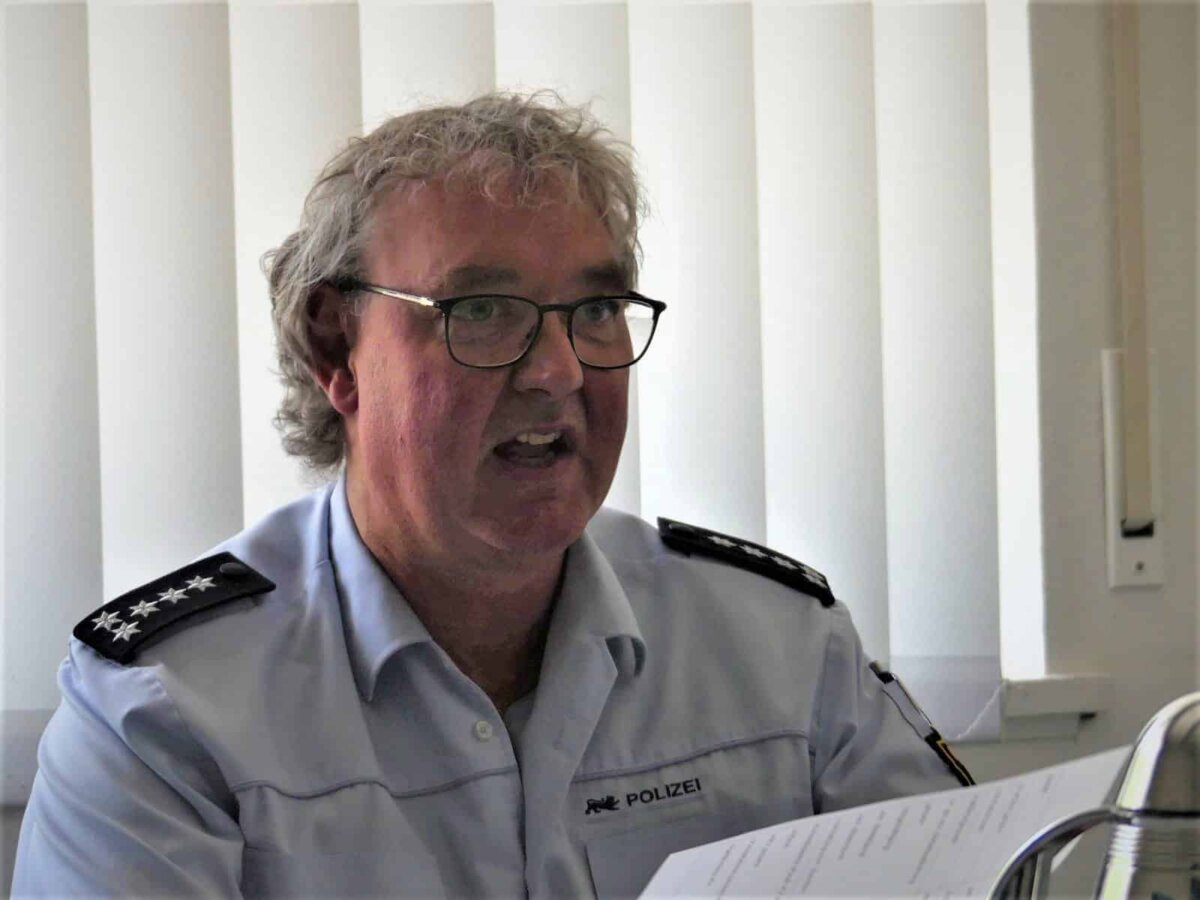 Revierleiter Jürgen Lederer stellte die Kriminalitätsstatistik für die Stadt Schramberg vor. Foto: him