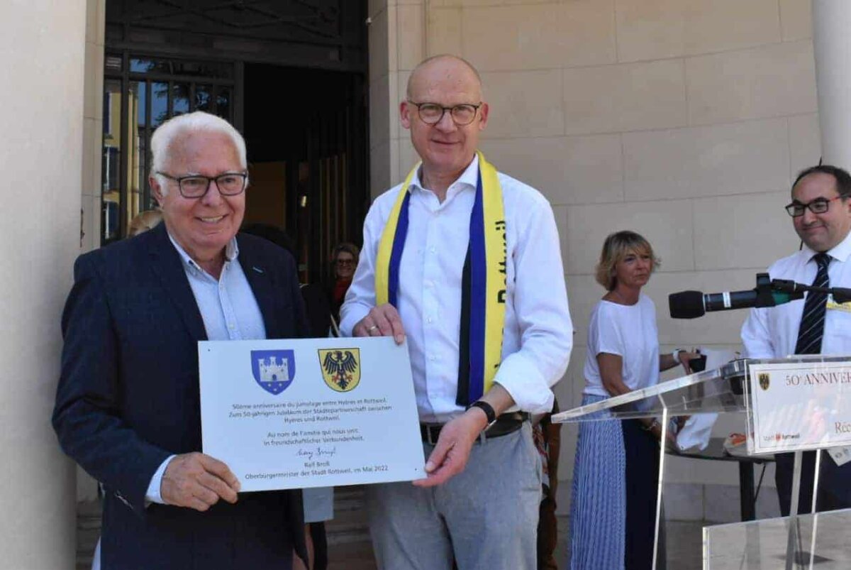 Oberbürgermeister Ralf Bross und der Bürgermeister von Hyère, Jean-Pierre Giran. Foto: wede