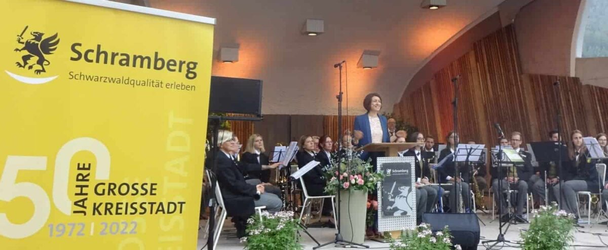 Oberbürgermeisterin Dorothee Eisenlohr bei ihrer Rede  am Freitagabend. Foto: rem
