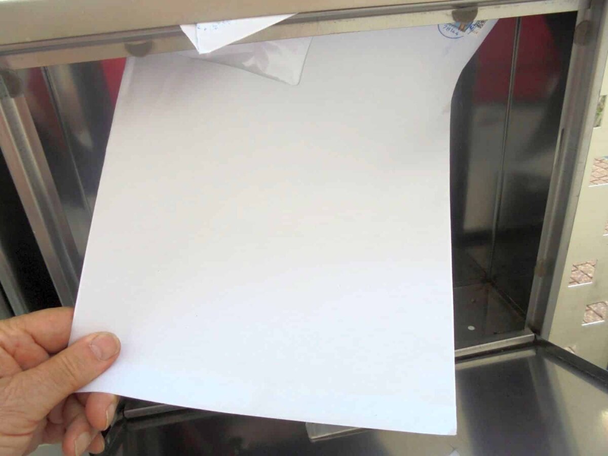 Nicht immer steckt erfreuliche Post im Briefkasten. Symbolfoto: him,