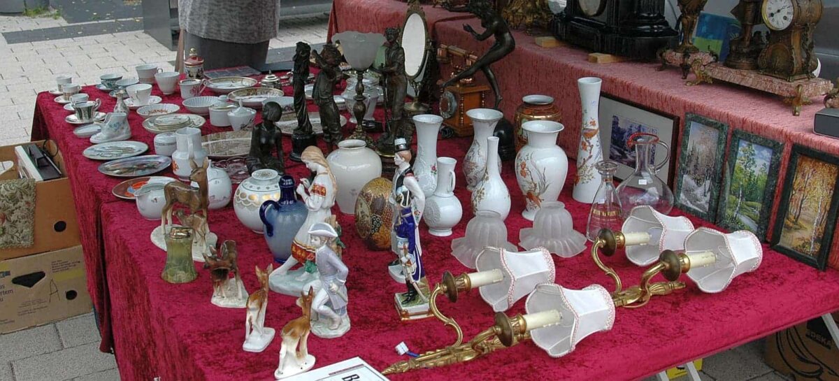 So könnte ein Watata-Tisch aussehen - Foto stammt aber von einem klassischen Flohmarkt. Archiv-Foto: him