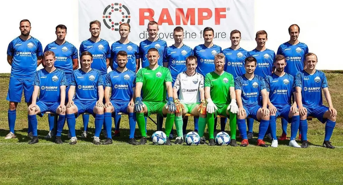 Lokal verwurzelt, lokales Engagement: Die Rampf Gruppe ist Hauptsponsor des Fußball-Landesligisten SV Seedorf. Foto: pm