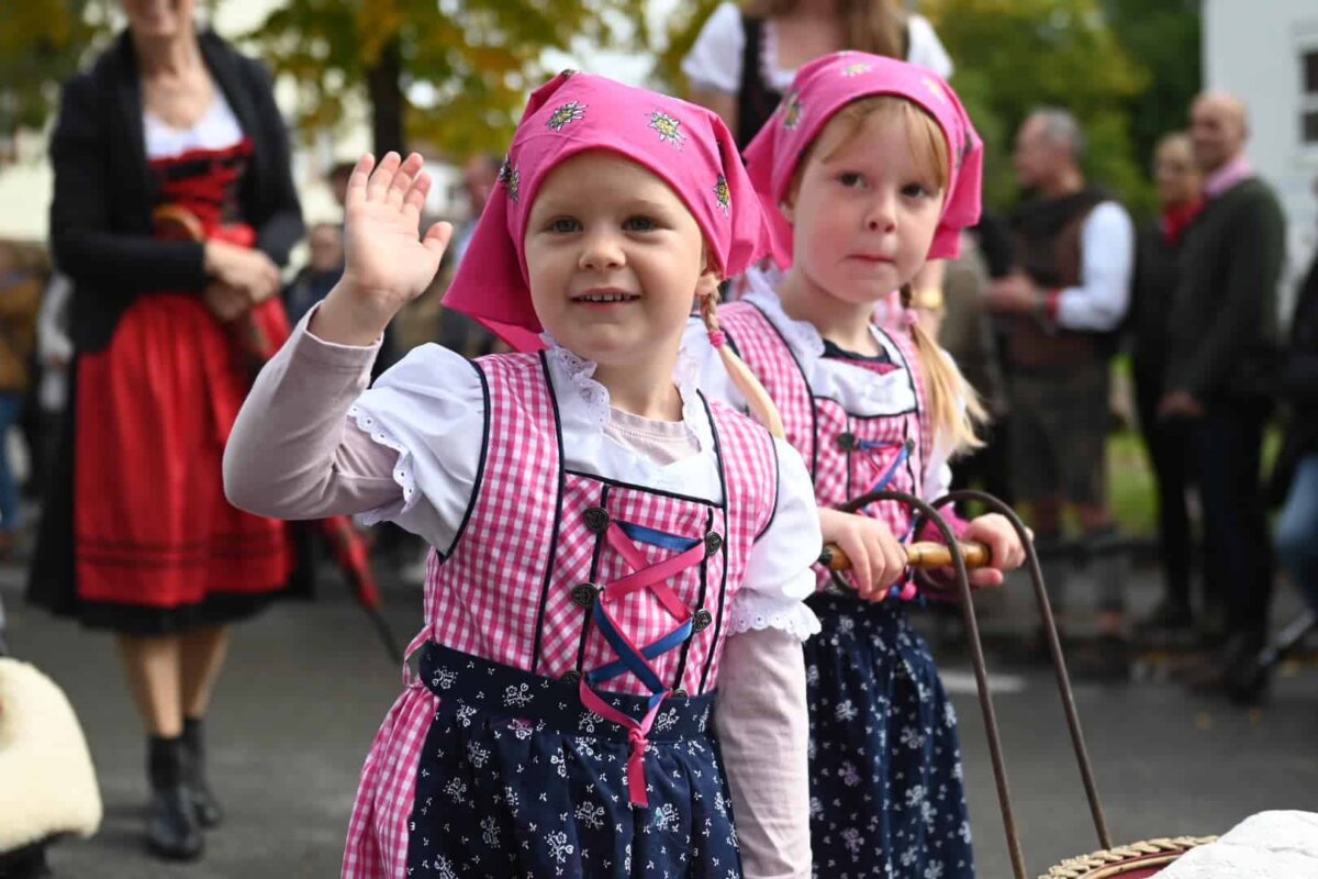 Viele Kinder waren beim Festzug der Göllsdorfer Saukirbe wieder dabei. Foto: Andreas Linsenmann