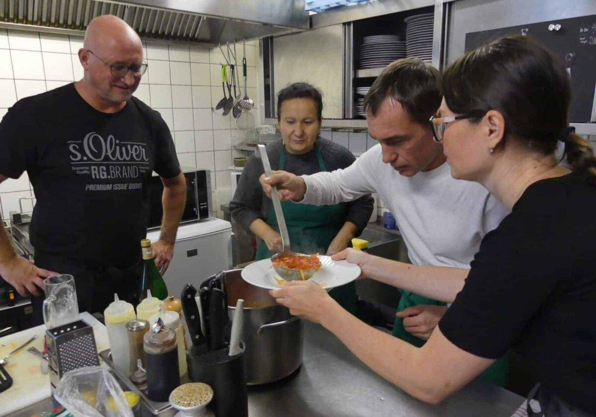 Gemeinsames Ukrainisch-Schwarzwälderisch Kochen. Fotos: him