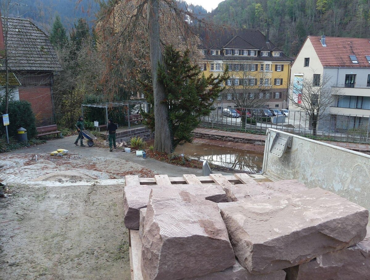 Letzte Arbeiten am Wassereinlass dieser Tage. Foto: him