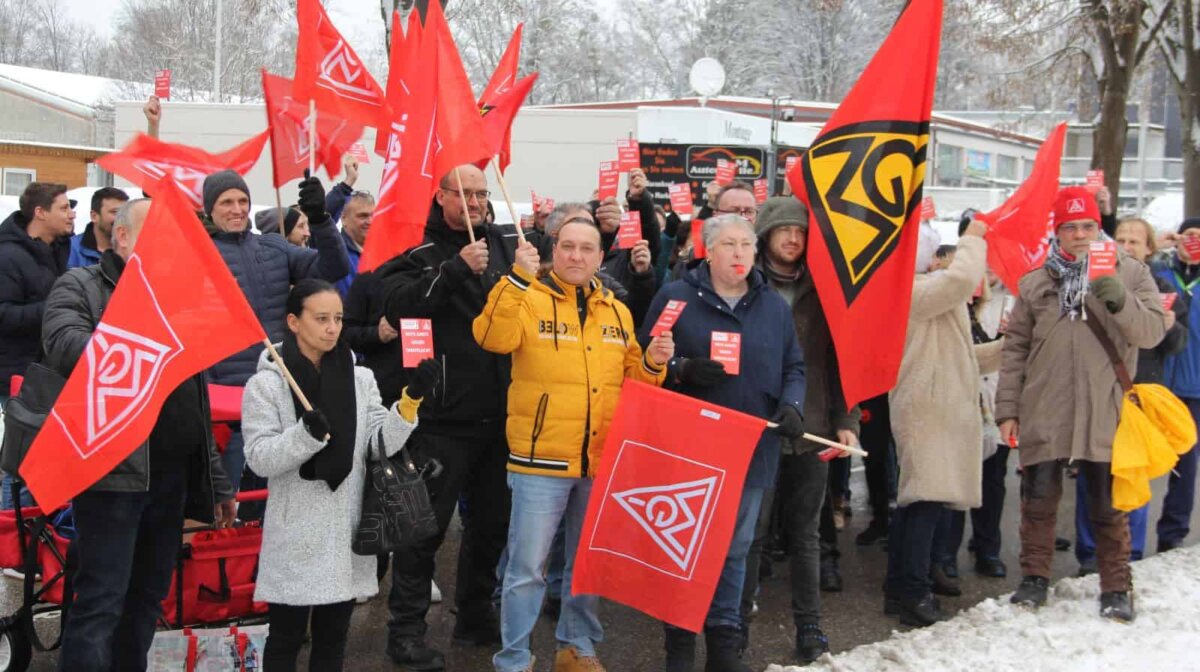 Die Belegschaft von Saxonia in Göppingen ist im Dezember auf die Straße gegangen. Nun folgt ein Streik. Foto: IG Metall