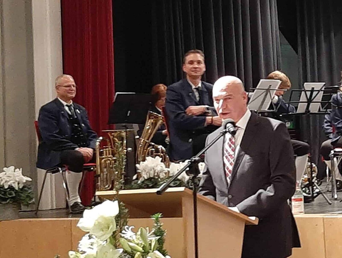 Norbert Swoboda hält seine Abschiedsrede im Lauterbacher Gemeindehaus. Foto: sra