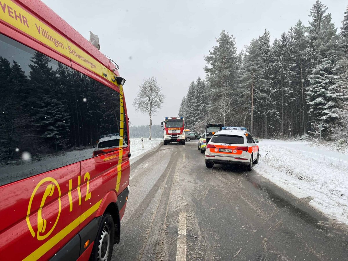 Verkehrsunfall bei Mönchweiler. Foto: Blaulichtreport Rottweil