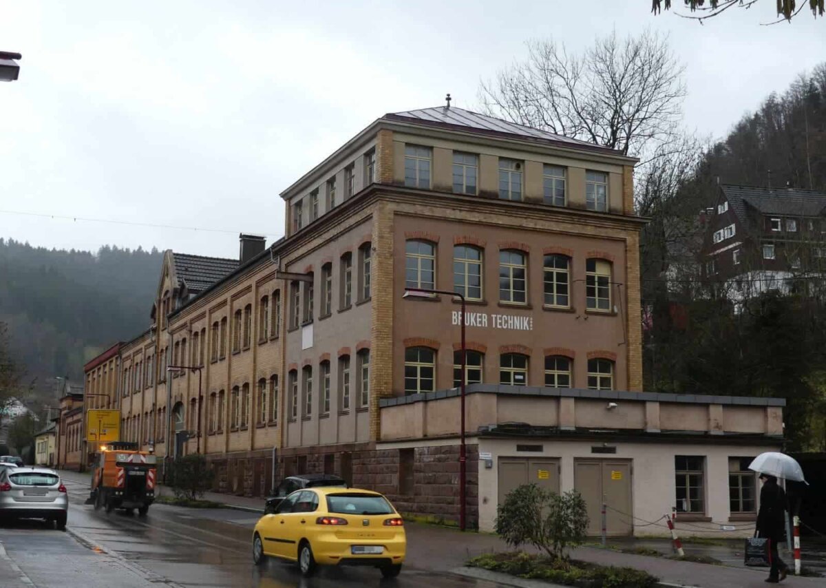 Das alte Fabrikgebäude von Pfaff und Schlauder gehört nun einer  Singener Immobilienfirma. Foto: him