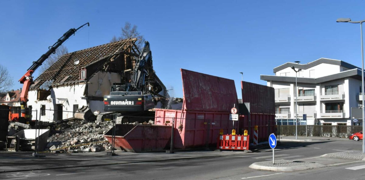 Die Abrissbagger sind am Breucha-Gelände zugange. Foto: wede