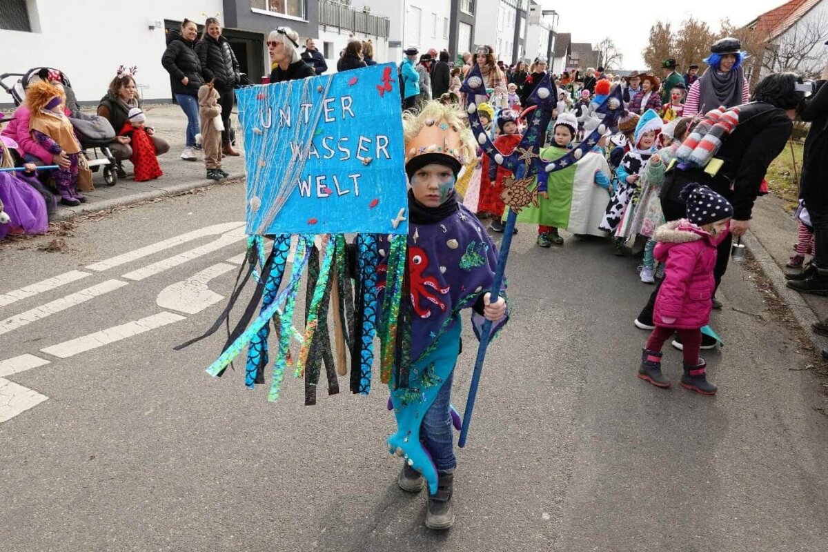 Närrischer Lindwurm der Dunninger Kindergartenkinder. Foto: Fritz Rudolf