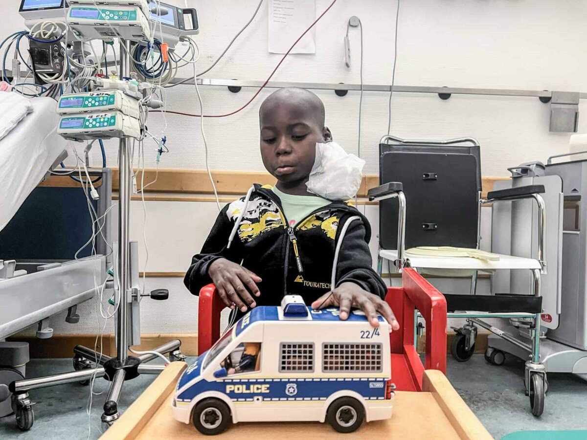 Daniel Djiedere in der Uniklinik in Tübingen. Alle Fotos: Jürgen Reiter
