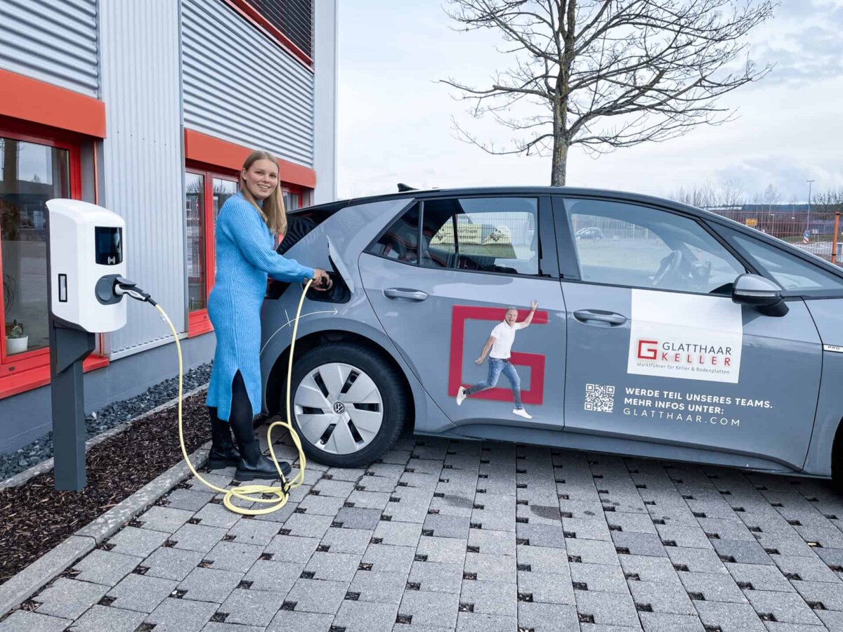 Einen Beitrag auf dem Weg zur Klimaneutralität leistet bei Glatthaar Keller die Umstellung der Firmenflotte auf Elektrofahrzeuge. Foto: Glatthaar Keller