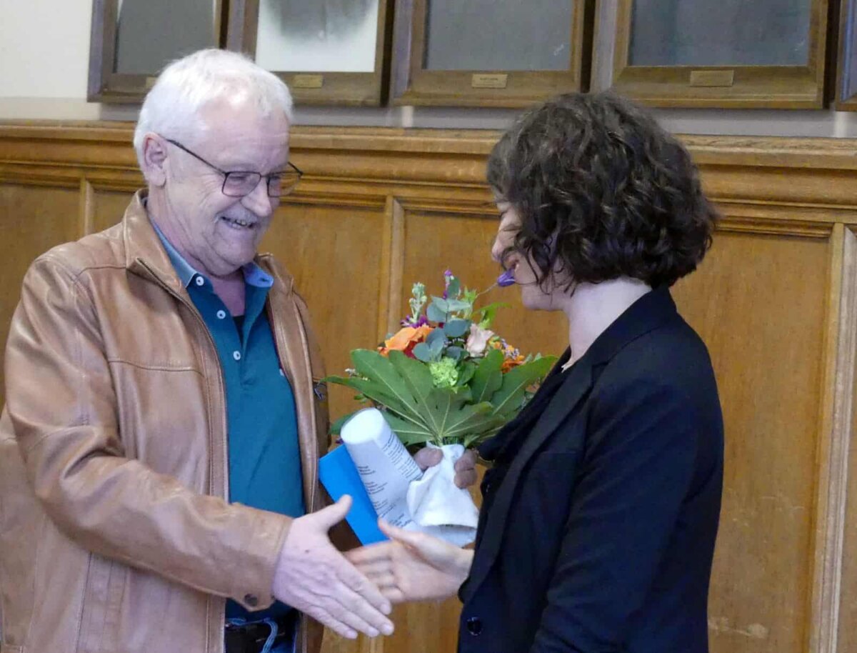 OB Dorothee Eisenlohr dankt Edgar Reutter. Foto: him
