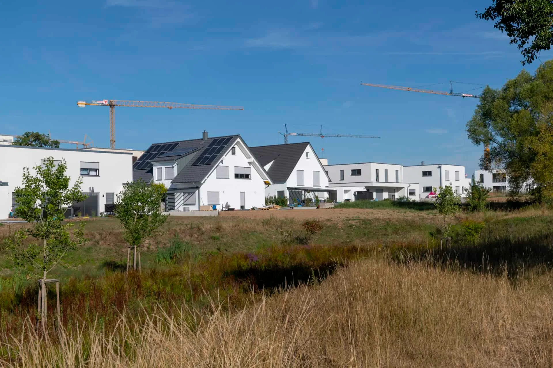 Wer ein Haus bauen will, braucht zunächst ein Grundstück – doch was ist bei der Suche zu beachten? Foto: Bausparkasse Schwäbisch Hall