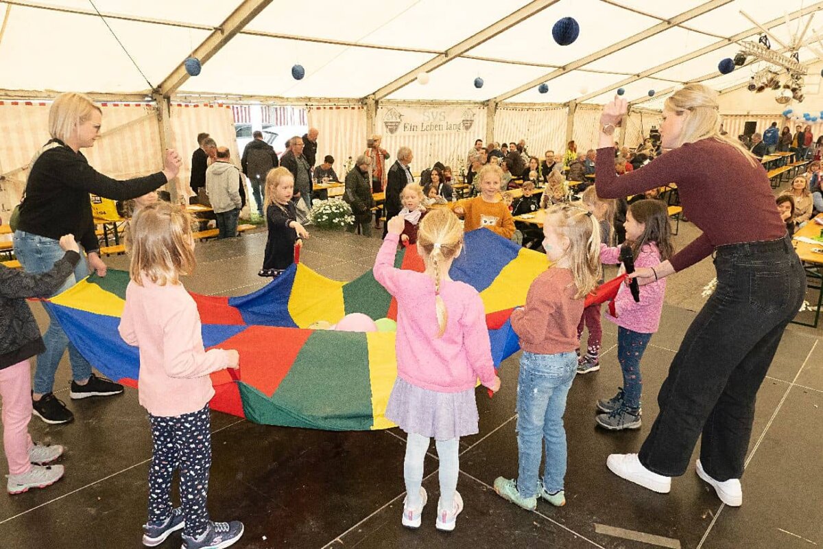 DSC02167a_Kindergatrtengruppe-bei-einer-Vorfuehrung