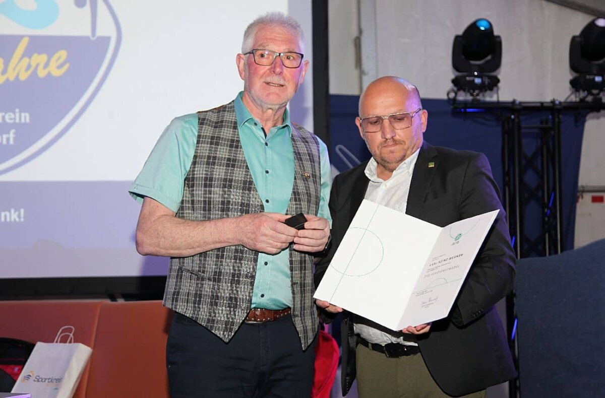 IMG_6492a_DFB-Verdienstnadel-von-Markus-Kiekbusch