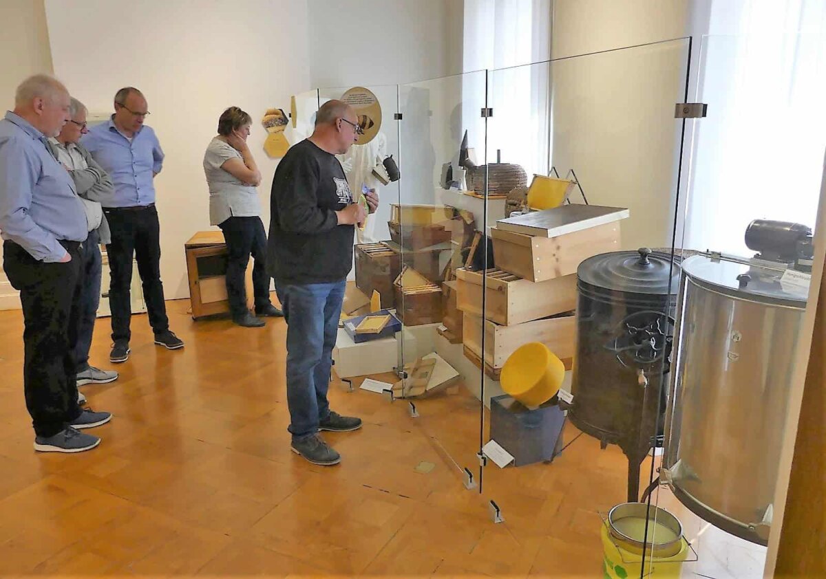 Großes Inteeresse auch an der Imkerei. Foto: him