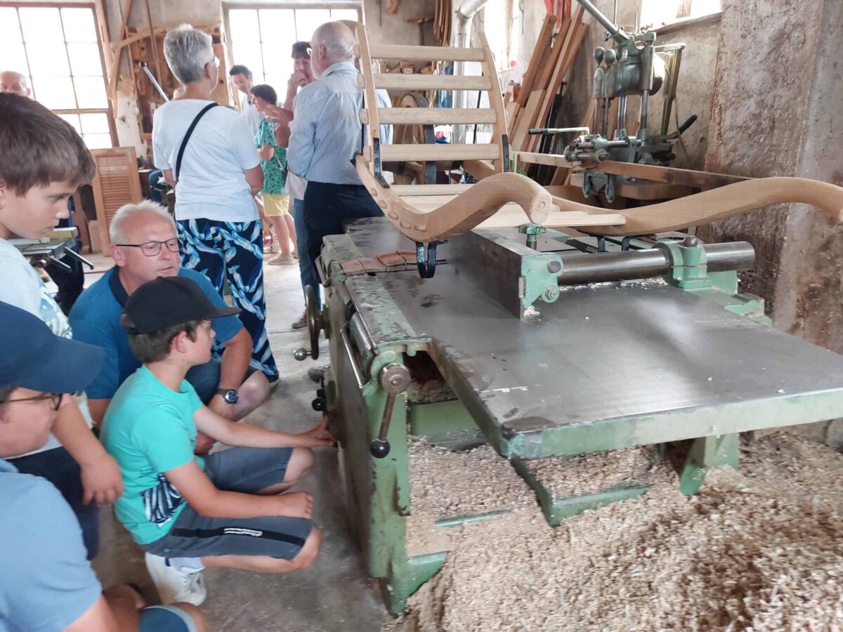 Das Arbeiten mit Holz aus Holz konnte man in der Werkstatt von Hermann Beck bestaunen. Foto: al
