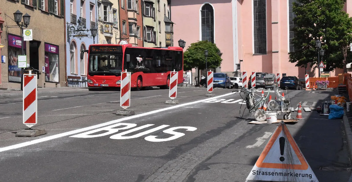 Schon am Donnerstag Vormittag war die neue Verkehrsführung markiert. Foto: wede