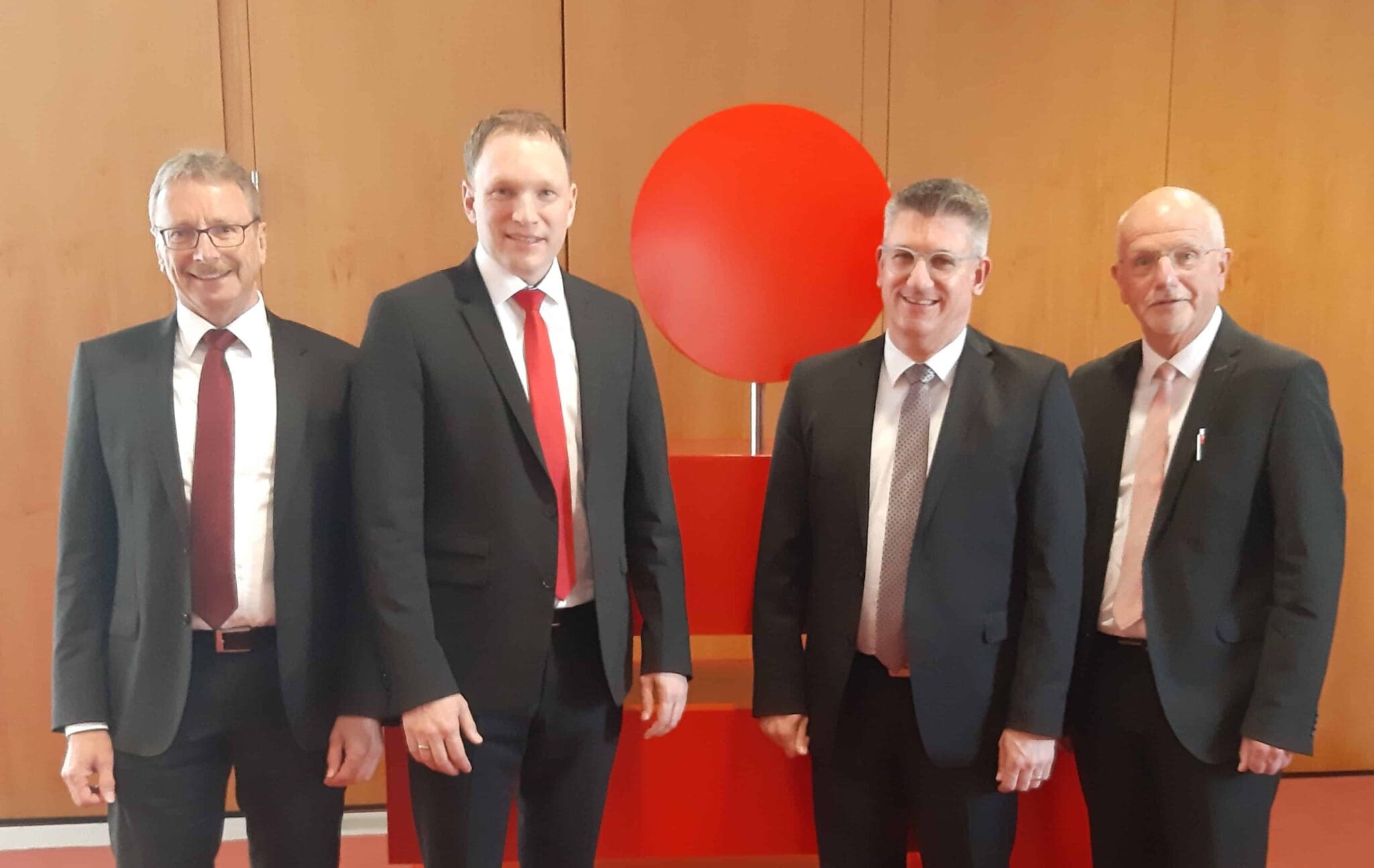 Matthäus Reiser (Vorsitzender des Vorstands), Daniel Rühle (zukünftiges
Vorstandsmitglied), Christian Kinzel (stv. Vorsitzender des Vorstands), Herbert Halder
(stv. Vorsitzender des Verwaltungsrats). Foto: pm