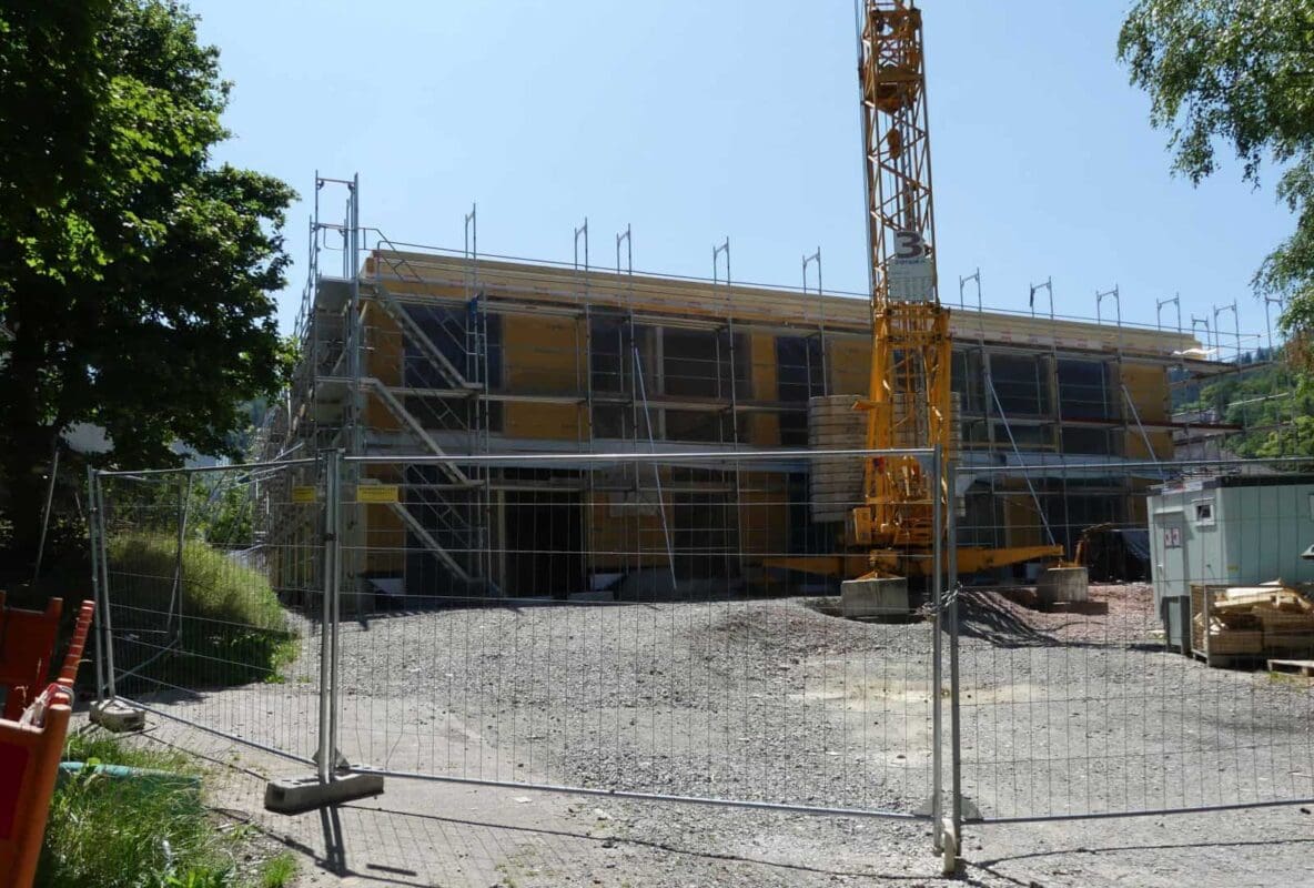 De rneue Kindergarten auf dem Schulcampusgelände steht. Foto: him