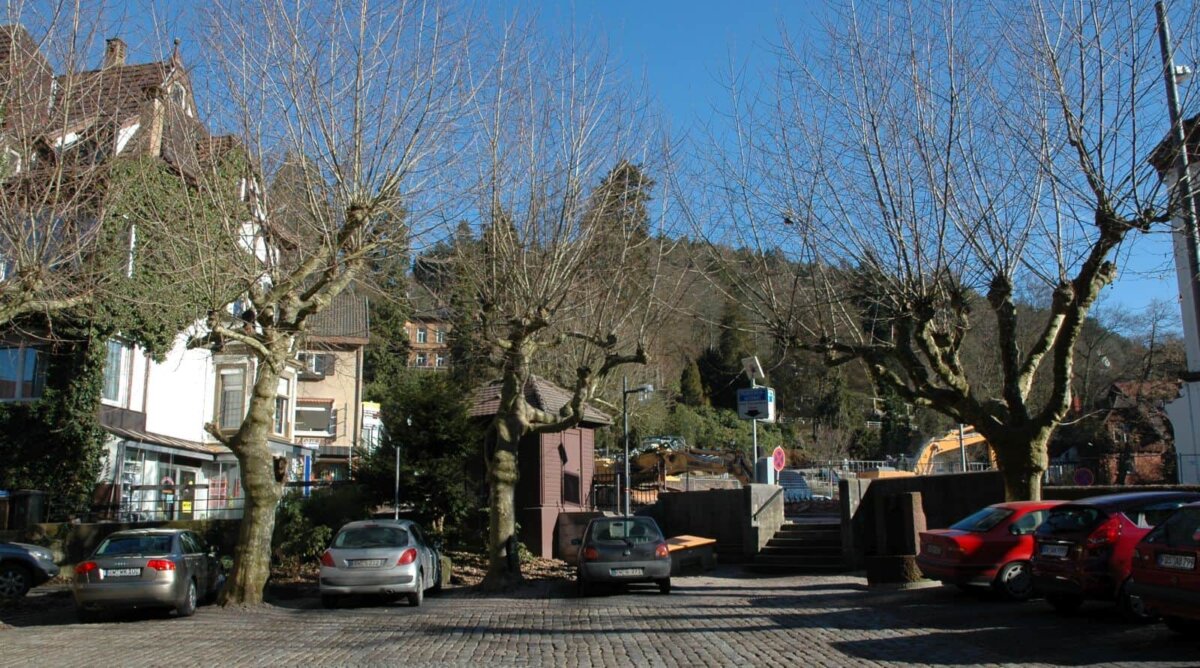 ...diente aber als Parkplatz ausser am Samstag. Da war Wochenmarkt. Archiv-Foto: him