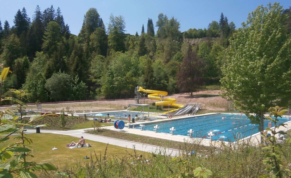 Noch nicht die erwünschten Besucherzahlen hat das neue Freibad in Tennenbronn. Archiv-Foto;: him