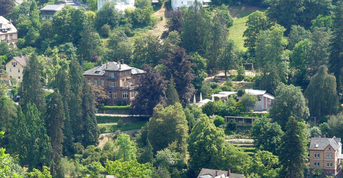 Die Villa Junghans und die Konzertmuschel  vom Aussichtshäusle aus gesehen. Foto: him