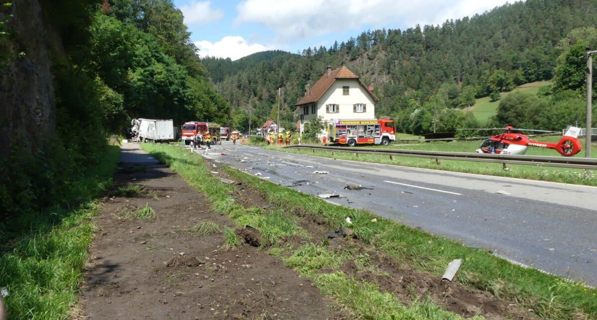 Unfall LKW Schiltach dk 010823