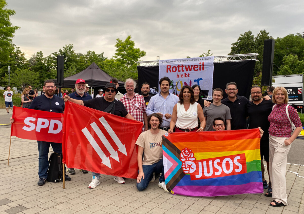 Ein Teil der Teilnehmenden von Jusos und SPD an der Demonstration gegen die AfD-Veranstaltung in Rottweil. Foto: pm